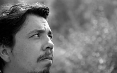 پای از خانه بیرون می گذارم ، روی ماین ها