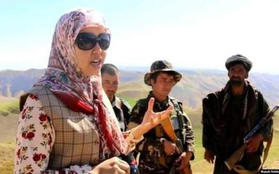 یک ولسوال زن در افغانستان به عنوان فرماندۀ ضد شورش با شورشیان تن به تن می‌جنگد!
