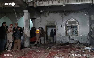 حمله انتحاری بر یک مسجد شیعیان در پشاور پاکستان جان ۵۶ نمازگزار را گرفت