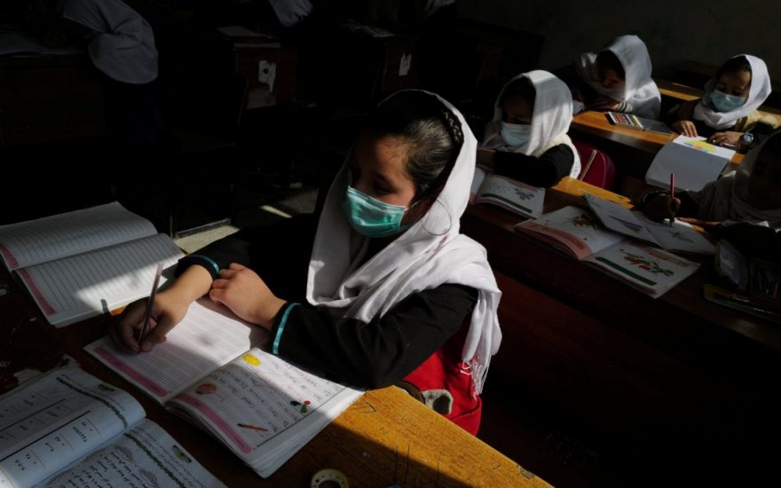 عدم بازگشایی مکاتب به‌روی دختران؛ مشروعیت داخلی و بین‌المللی طالبان از بین می‌رود