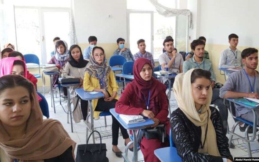 دختران دانش‌جو: اگر در چنگ طالبان باشیم، آینده‌ای تغییر نخواهد کرد