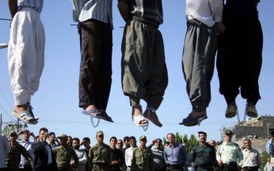 دولت ایران ۱۰ زندانی را در حضور مردم اعدام کرد