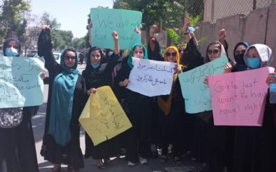 تظاهرات گروهی از دختران در کابل علیه سیاست‌های طالبان؛ «حقوق مساوی می‌خواهیم»