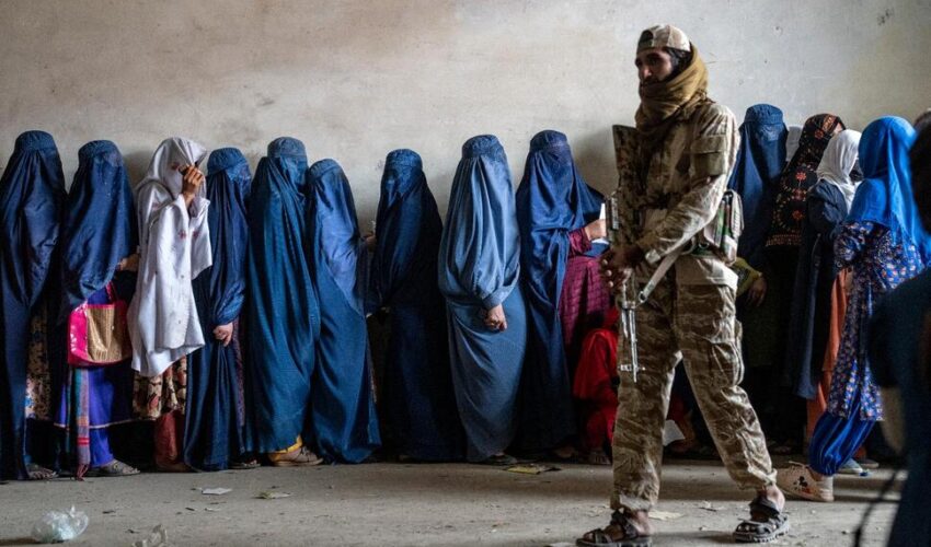 دیدبان حقوق بشر: تعداد بیشتری از خانم‌های معترض در بازداشت گروه تروریستی طالبان به‌ سر می‌برند