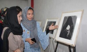 برگزاری نمایشگاه«ناگفته‌های پنسل»؛ خواست دخترانِ محروم از آموزش و تحصیل با زبان هنر نقاشی