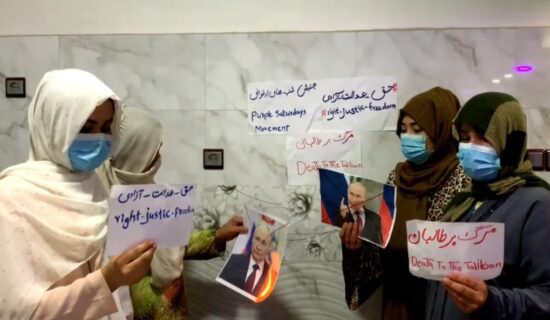 زنان معترض؛ به رسمیت شناسی طالبان توسط روسیه دشمنی آشکار با منافع و مردم افغانستان است