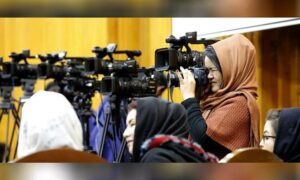 دیدبان حقوق بشر: طالبان حضور زنان در رسانه‌های افغانستان را تقریباً به صفر رسانده‌اند