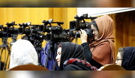 دیدبان حقوق بشر: طالبان حضور زنان در رسانه‌های افغانستان را تقریباً به صفر رسانده‌اند